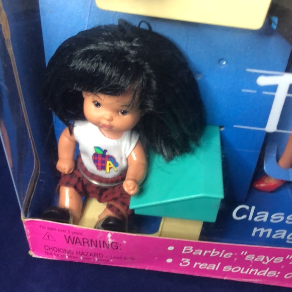 Vintage Teacher Barbie Doll Set w/2 Students #13914-1995 - Box Damage - Picture 4 of 12